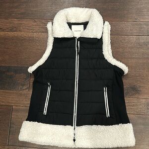Maurice’s women’s M vest